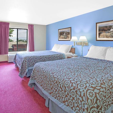 Days Inn By Wyndham Madison Ne/Windsor Kültér fotó