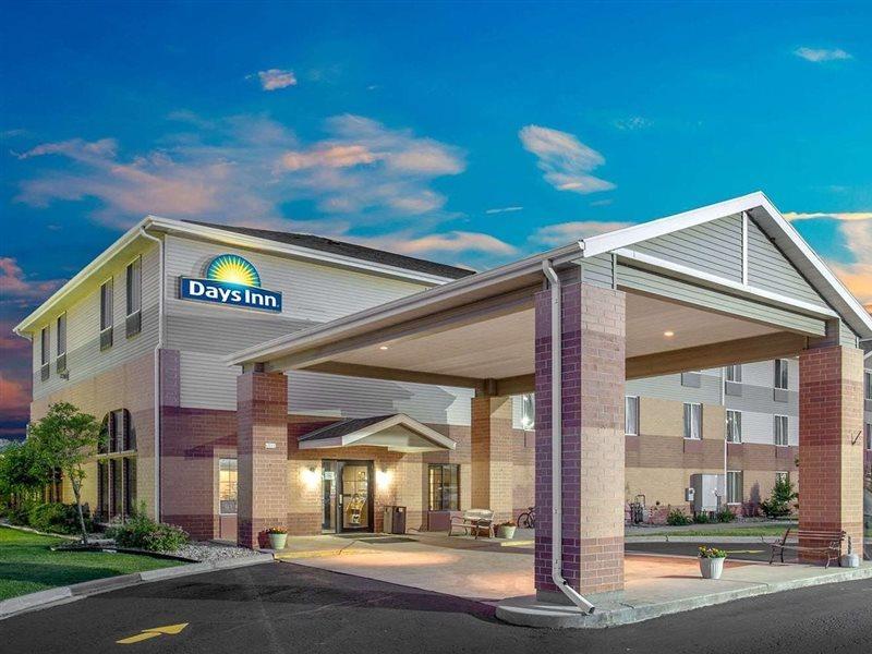 Days Inn By Wyndham Madison Ne/Windsor Kültér fotó