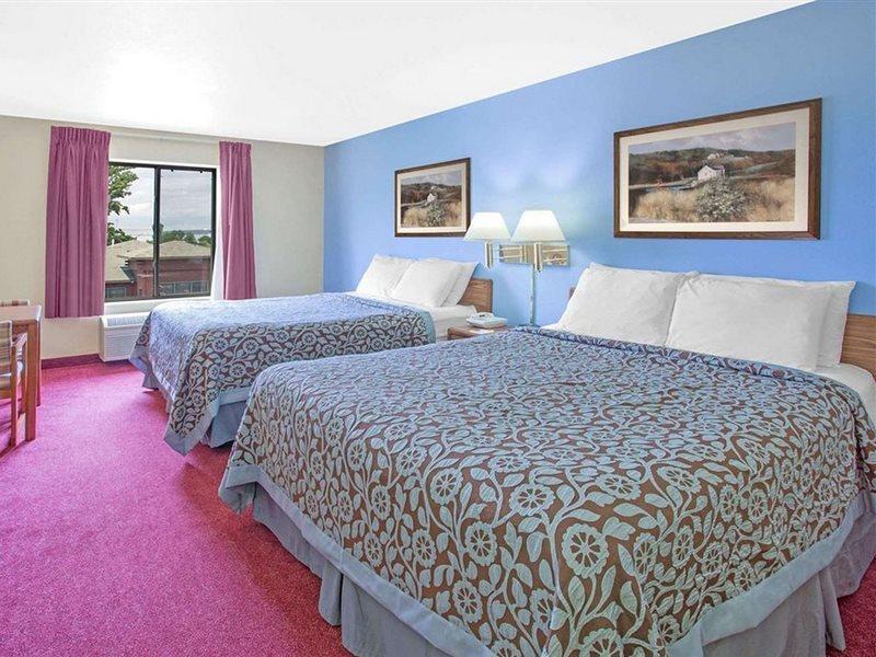 Days Inn By Wyndham Madison Ne/Windsor Kültér fotó