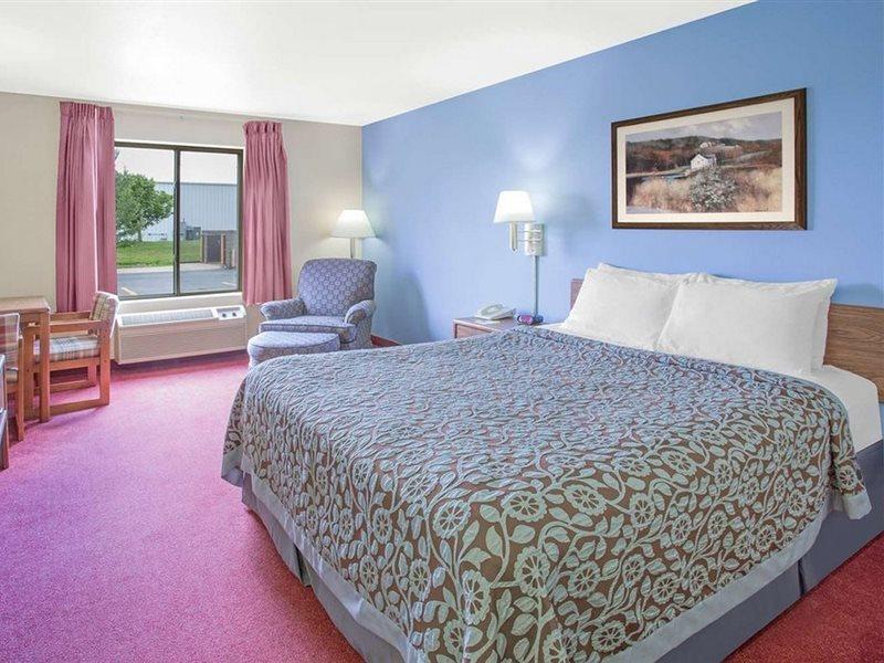 Days Inn By Wyndham Madison Ne/Windsor Kültér fotó